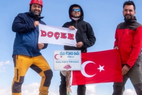 docek-hakkari-cilo-zirvesinde-pFncMvdV.jpg
