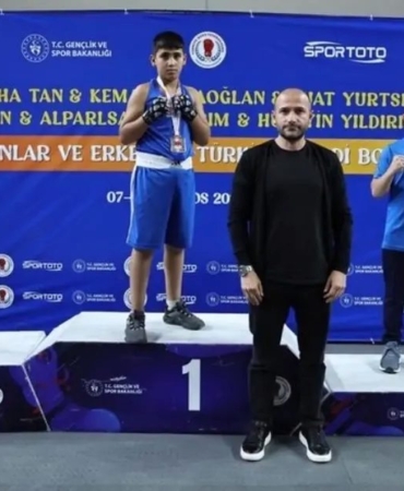 duzceli-omer-asaf-boksta-turkiye-ikincisi-oldu-7HZINicw.jpg