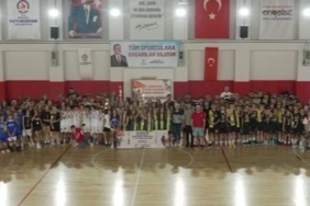 egenin-genc-sporculari-denizlide-bulustu-YOeV6i5X.jpg