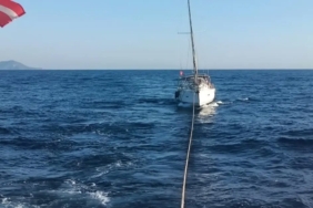 fethiye-aciklarinda-suruklenen-teknedeki-5-kisi-kurtarildi-8OBhjuxM.jpg