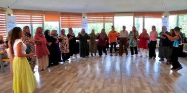 hayat-tecrubelerini-gelecege-aktariyorlar-GxKCsL43.jpg