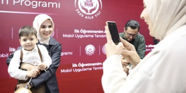 ilk-ogretmenim-ailem-uygulamasiyla-2-milyon-aileye-dijital-rehberlik-saglaniyor-eH4YVDMx.jpg