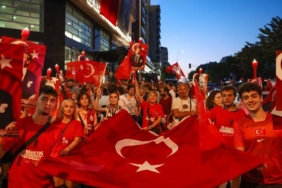 istanbul-maltepede-binlerce-kisi-zafer-yuruyusunde-bulustu-wQMQtAs1.jpg