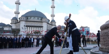 istanbulda-30-agustos-zafer-bayrami-taksimde-basladi-53ceN7af.jpg