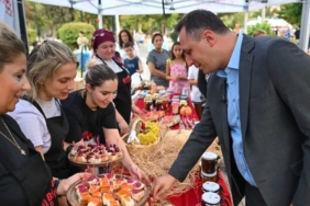 izmir-bornovada-dogal-lezzetler-halkla-bulusuyor-fprIqeT5.jpg