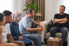 izmir-bornovada-sehit-ailesine-ziyaret-sB79m3Au.jpg