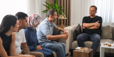 izmir-bornovada-sehit-ailesine-ziyaret-sB79m3Au.jpg