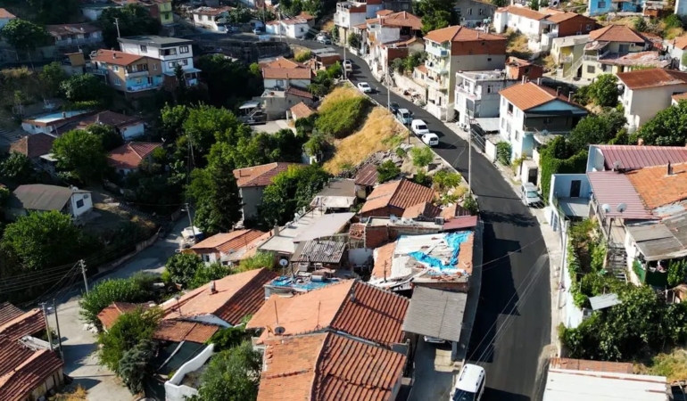 izmir-narliderede-asfalt-seferberligi-suruyor-AtMX3QNQ.jpg