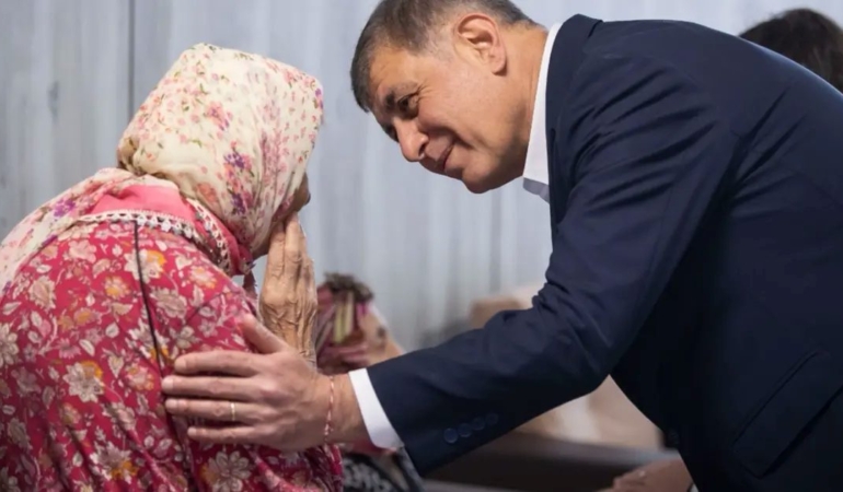 izmirde-emeklilere-8-bin-lira-destek-hGkpmKRD.jpg
