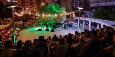 izmirde-zeytin-agacinin-altinda-gece-makami-ezgileri-PMe1Yjfx.jpg