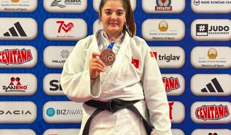 izmirli-sema-avrupa-ucuncusu-uRaj9hDY.jpg