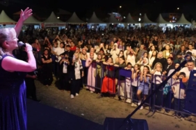 karadenizin-renkleri-ve-ezgileri-millet-bahcesinde-bulustu-Dx6SsW56.jpg