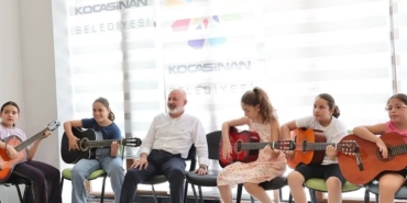 kayseri-kocasinanda-cocuklar-ogrenirken-egleniyor-HwNmtwrc.jpg