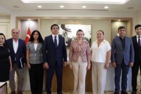 kirgiz-cumhuriyeti-antalya-baskonsolosu-baskan-vekili-ozdemiri-ziyaret-etti-1zViJ1uR.jpg