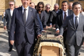 kktc-5-cumhurbaskani-ersin-tatar-yegenini-londrada-son-yolculuguna-ugurladi-7OLD8wKN.jpg