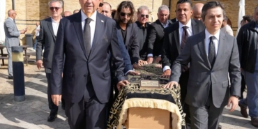 kktc-5-cumhurbaskani-ersin-tatar-yegenini-londrada-son-yolculuguna-ugurladi-7OLD8wKN.jpg