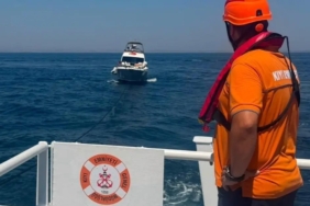 marmara-adasi-aciklarinda-arizalanan-tekne-kurtarildi-wfN2766z.jpg
