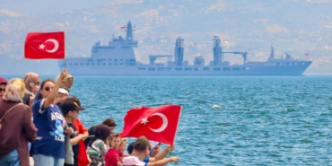 mavi-vatan-gururu-korfezi-sardi-izmit-korfezinde-tarihi-gecis-7waqVYXG.jpg