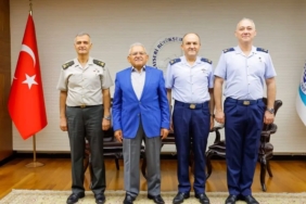 memduh-buyukkilica-komutanlardan-veda-ziyareti-rVXYRyDW.jpg