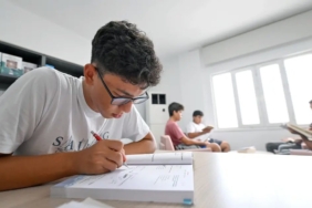 mersin-aydincik-okuma-salonu-ogrencilerin-gozdesi-FL9TJilx.jpg