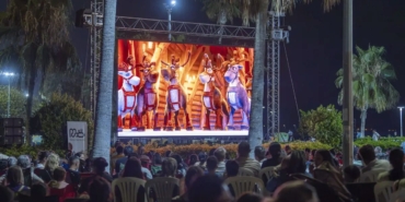 mersinde-cocuklar-acik-havada-sinema-keyfi-yasadi-fGfWDqZU.jpg