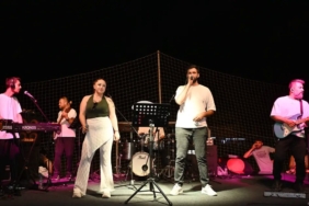 mersinde-yaz-dostum-konserleri-coskuya-devam-ediyor-qZWcAOSn.jpg