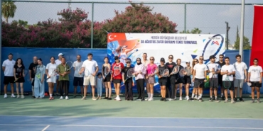 mersinde-zafer-bayrami-heyecani-basladi-2zAMfiuk.jpg