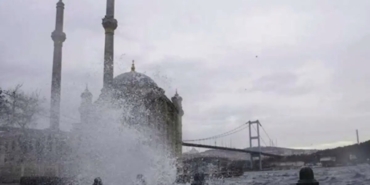 meteorolojiden-iki-bolgeye-kritik-uyari-kuvvetli-saganak-ve-ruzgar-geliyor-GLbzDxxe.jpg