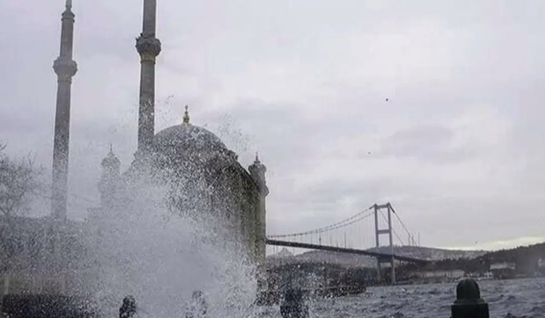 meteorolojiden-uclu-uyari-saganak-firtina-ve-toz-tasinimi-geliyor-4r1QWJXq.jpg
