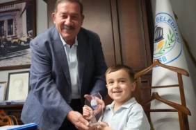 milasli-minik-goktugdan-baskan-topuza-tesekkur-ziyareti-GxnNJdb7.jpg