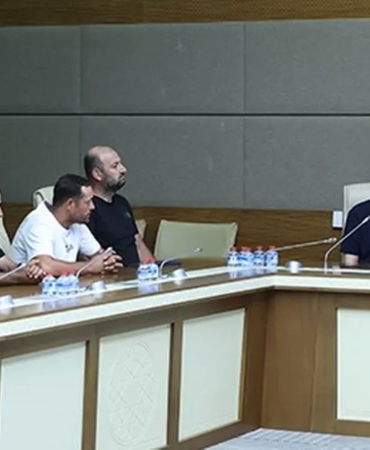 milletvekili-bilgin-tbmmde-maden-iscilerinin-ailelerini-kabul-etti-WpGfBmA6.jpg