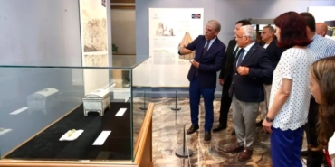 osmanlinin-mukaddes-emanetleri-orduda-sergileniyor-AAM87inw.jpg