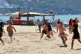 pamucak-sahilinde-spor-soleni-hR4j7h9Y.jpg