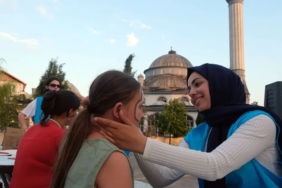 sakaryanin-mahallelerinde-yenikoylu-cocuklar-neselendirildi-Q8lK741L.jpg