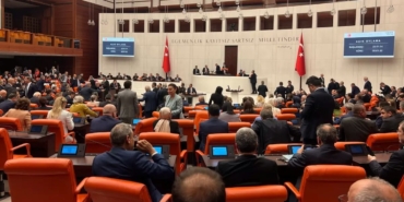tbmmde-tarihi-teklif-yasalasti-4DUUveOb.jpg