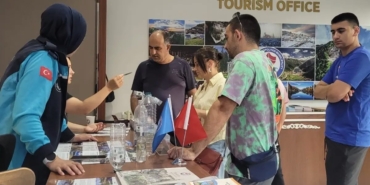 trabzonda-turizm-ofisleri-turistlerin-rehberi-oluyor-bSZPuC18.jpg