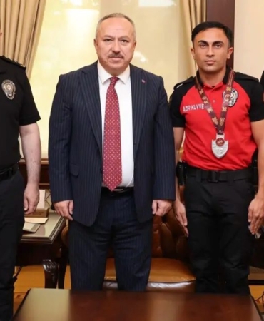 turkiye-ikincisi-polis-memurundan-genel-mudur-fidana-ziyaret-jjzLYqJJ.jpg
