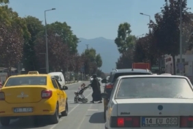 yaya-gecidinde-tehlikeli-sollama-kamerada-yw3gCyAM.jpg
