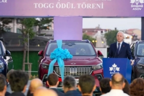 yksde-turkiye-birincisi-olan-3-ogrenciye-togg-odul-t5RScbCW.jpg