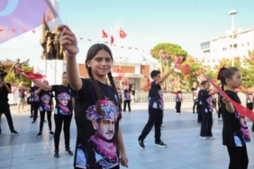 zafer-bayrami-manisali-cocuklarin-nesesiyle-kutlandi-f6T9TSNI.jpg