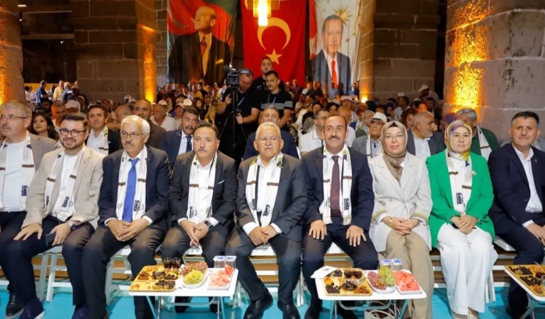 29-incesu-kultur-turizm-ve-uzum-festivaline-buyuk-ilgi-JxzyilqN.jpg
