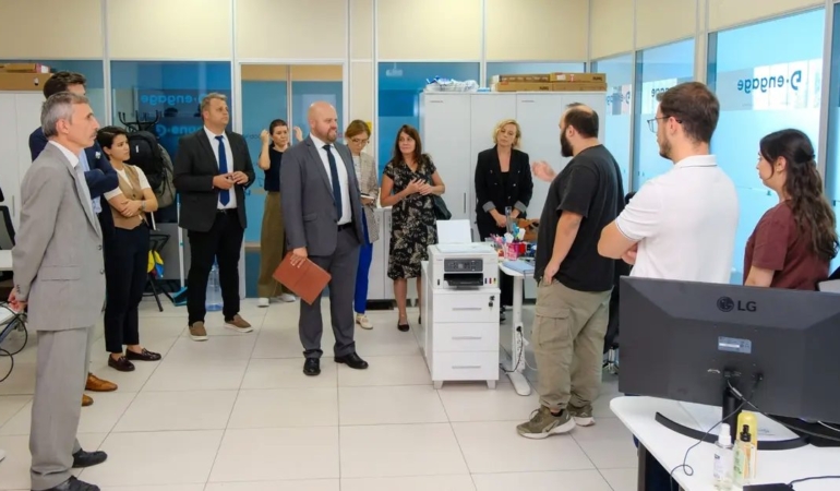 abd-heyetinden-ulutekin-teknoloji-ekosistemine-yakin-ilgi-GQOEAtvt.jpg