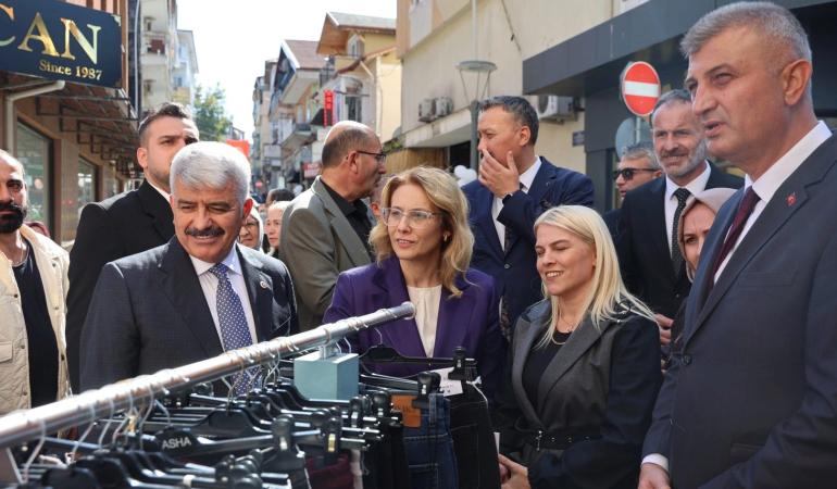 alisveris-festivali-golcukte-ticareti-canlandirdi-BQOfltPI.jpg