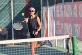 antalyada-ucretsiz-tenis-kurslariyla-spor-herkese-ulasiyor-mzzXYker.jpg