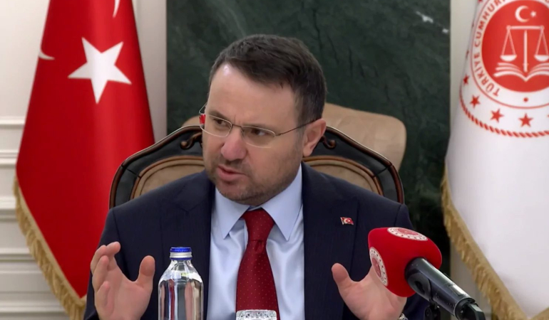 bakan-gurlekten-fon-sorusturmasi-aciklamasi-vatandasimizin-birikimi-sahipsiz-degildir-Oj4PzTVd.jpg