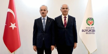 bakan-uraloglundan-malatyada-sehir-kutuphanesine-ziyaret-wPFKqReD.jpg