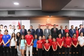 balikesirde-gencler-denizle-bulusuyor-MCLHjEkf.jpg