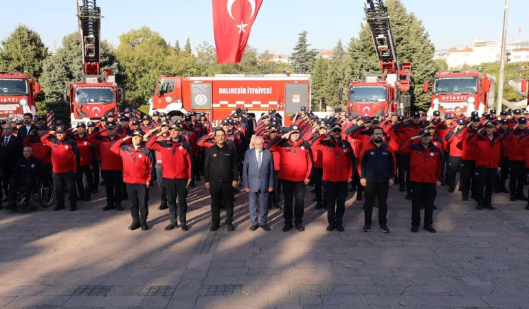 balikesirde-kahraman-itfaiyecilere-anlamli-jest-6hJ3nGJG.jpg