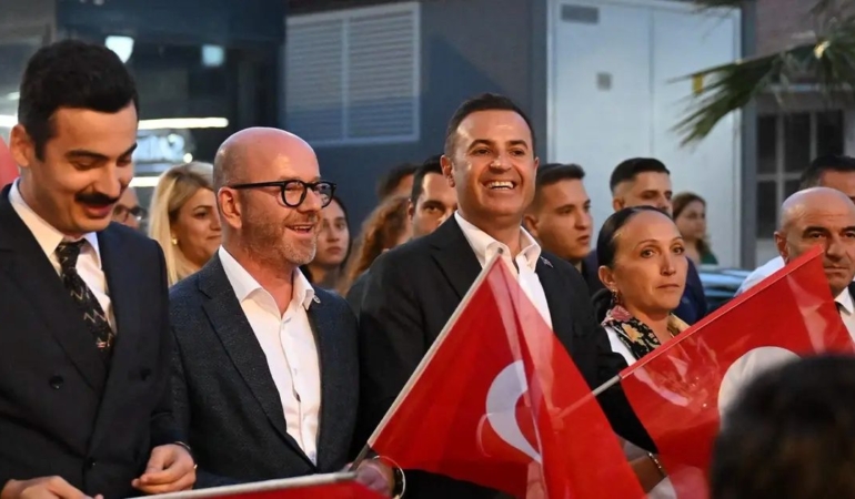 baskan-akin-manyasin-kurtulusunda-fener-alayina-katildi-zi2gjQDl.jpg