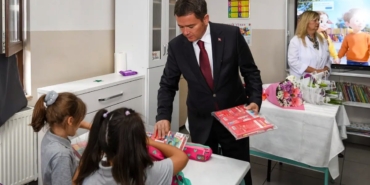baskan-aydindan-ogrencilere-yeni-egitim-yili-ziyareti-C466IX3B.jpg